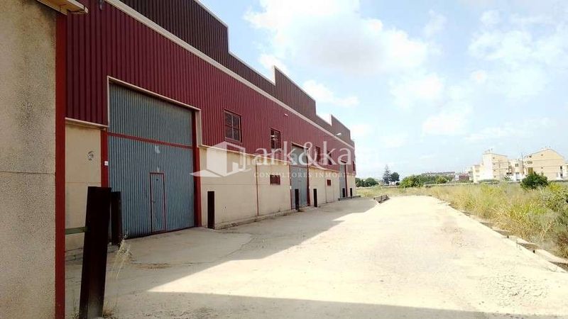 Foto c7b60dd7-aba8-4519-a2f7-f1bbb1606717. Location bâtiment à usage industriel dans Beniparrell