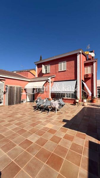Foto 872978da-ff92-4a82-b6c0-e33cd4807b7e. Xalet amb calefacció aparcament piscina a San Antonio de Benagéber