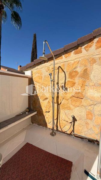 Foto fce6e480-872c-4d22-be1f-0eaf6c8a46a7. Xalet amb calefacció aparcament piscina a San Antonio de Benagéber