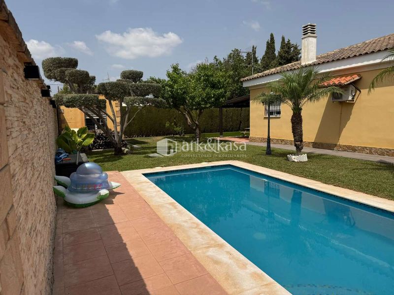 Foto 4950f899-6d79-4414-a808-8ac5ad01bc7a. Chalet con riscaldamento parcheggio piscina in Urbanizaciones Llíria