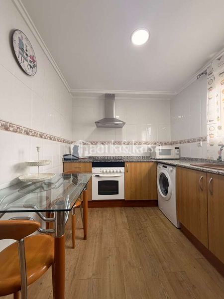 Foto 8a5e2409-91c8-412e-ad87-4bd26d2ba1b7. Chalet con riscaldamento parcheggio piscina in Urbanizaciones Llíria