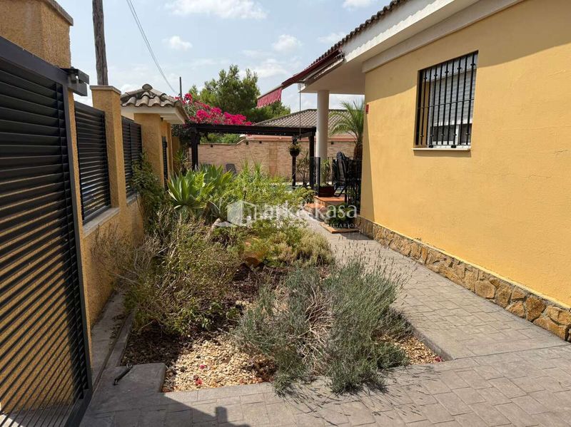 Foto a6f7eae5-0713-4af0-92d6-a3c7a7039eb1. Chalet con riscaldamento parcheggio piscina in Urbanizaciones Llíria