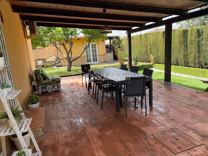 Foto c66a0d0b-4df3-46f7-bbe3-2c65210987e2. Chalet con riscaldamento parcheggio piscina in Urbanizaciones Llíria