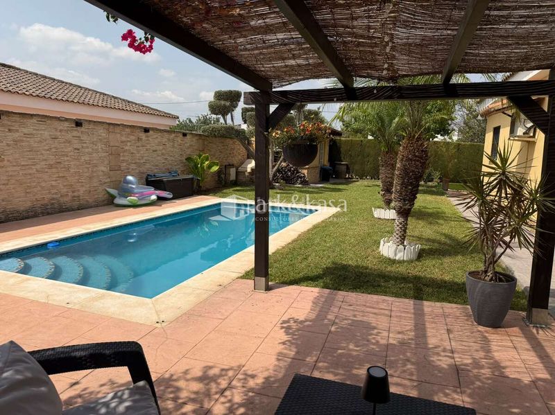 Foto dcb9450f-dc60-42b6-91b1-688457c0755a. Chalet con riscaldamento parcheggio piscina in Urbanizaciones Llíria