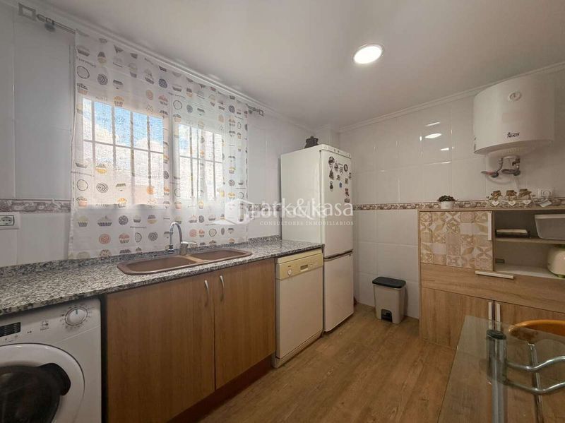 Foto eb81d9af-e954-4745-a858-460615b5ac1a. Chalet con riscaldamento parcheggio piscina in Urbanizaciones Llíria