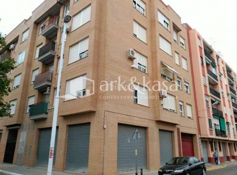 Foto 1418f837-3cad-43e6-a277-2677f967a801. Rent business premise in Foios