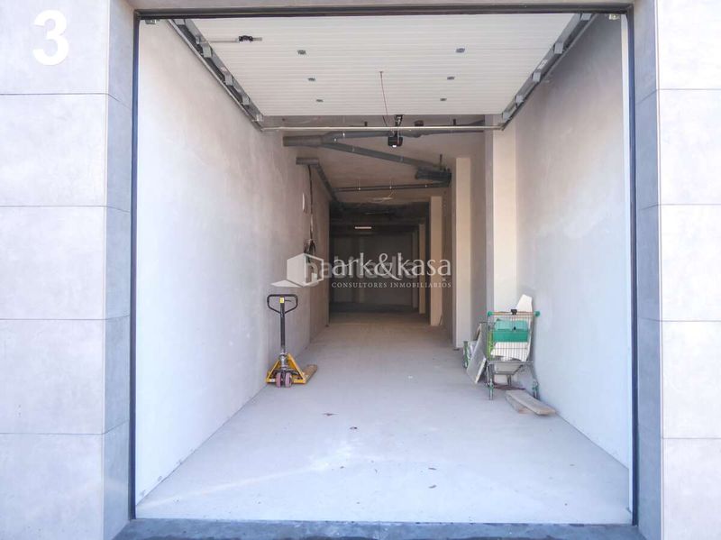 Foto 93e3c48a-0e10-41d6-bc24-59c740bcae54. Rent business premise in Russafa Valencia