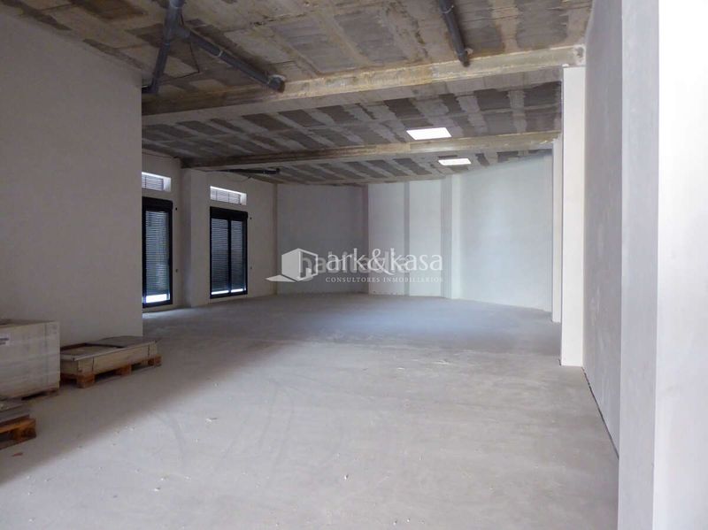 Foto b64a1b03-99ef-445b-8443-c3c24e3139ed. Rent business premise in Russafa Valencia