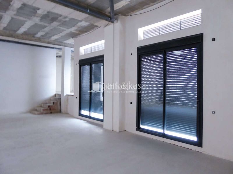 Foto c32526c5-f6f9-40d1-aca4-52abfbd789e7. Rent business premise in Russafa Valencia