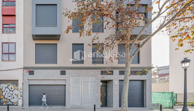 Foto c8391aaa-3249-4c8e-947c-6b6a5c475570. Rent business premise in Russafa Valencia