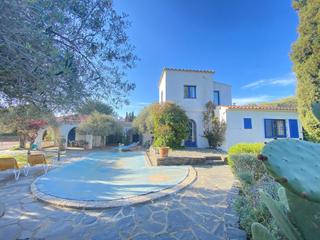 Casa a Cadaqus. Casa con piscina.vivienda unifamiliar compuesta de planta baja,