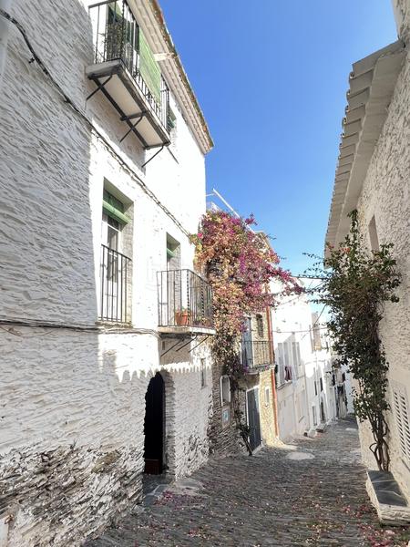 Foto 93a6d2a3-856b-4b7d-a93d-e5af929f81c0. Casa  de pueblo con mucho encanto y vistas al mar.casa de pueblo con vistas al mar y excelente ubicación, situada en medio de cadaq en Cadaqués