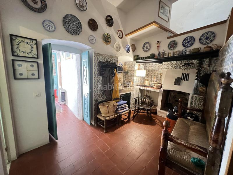 Foto b40b64af-798a-41b7-be33-ee786f3b1a07. Casa  de pueblo con mucho encanto y vistas al mar.casa de pueblo con vistas al mar y excelente ubicación, situada en medio de cadaq en Cadaqués
