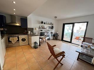 Pis  Avda. caritat serinyana escala 3 pis v 1-6. Apartamento con plaza de parking.apartamento con excelente situa