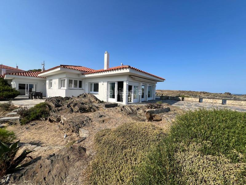 Foto 10a130c0-17f1-4c7b-a286-883adcc58a9a. Casa exclusiva casa unificada en primera línea de mar vistas panorámicas desde todos los ángulosespectacular propiedad que originalmen en Cadaqués