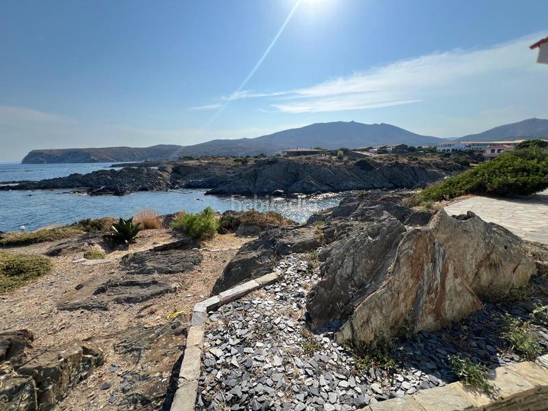 Foto 1d621fff-a403-4081-9ab6-f64dfb55f756. Casa exclusiva casa unificada en primera línea de mar vistas panorámicas desde todos los ángulosespectacular propiedad que originalmen en Cadaqués
