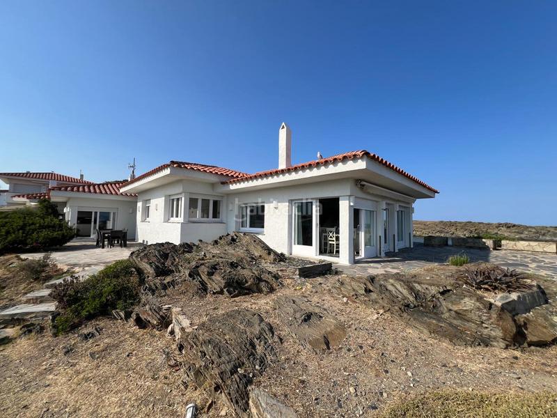Foto 344ec29d-65ba-42a2-ad63-3f24318a8135. Casa exclusiva casa unificada en primera línea de mar vistas panorámicas desde todos los ángulosespectacular propiedad que originalmen en Cadaqués