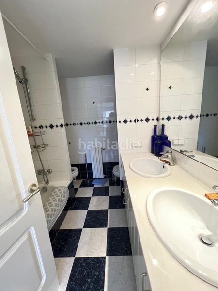 Foto 68a04f4c-b9f8-422b-89be-3f2883cb1687. Casa amb aparcament a Cadaqués