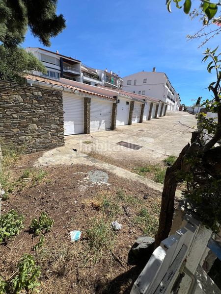 Foto b98a7522-a381-43b8-b7aa-0fbda14a8d5c. Casa amb aparcament a Cadaqués