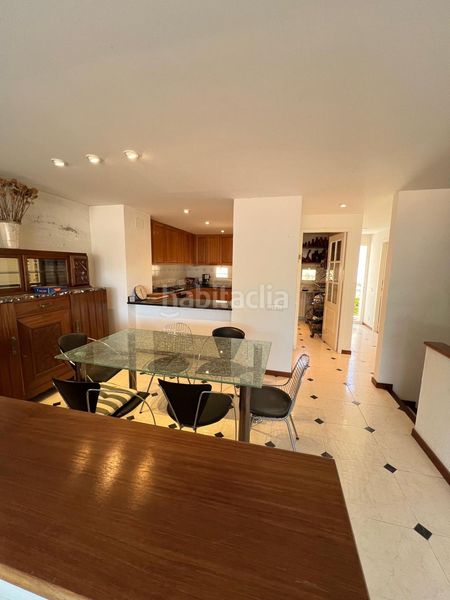 Foto f2f7b7fe-1351-4895-ad8b-f98172efd6d5. Casa amb aparcament a Cadaqués