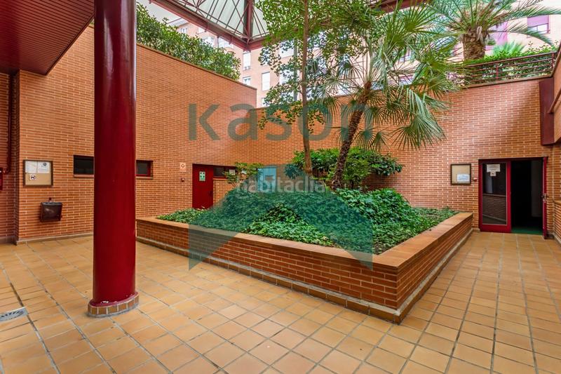 Foto b9973354-b144-48c4-9b99-fc59a0e8f697. Flat with heating pool in Acacias Madrid