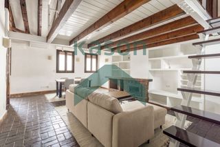 Zweistöckige Wohnung in Universidad-Malasaña
