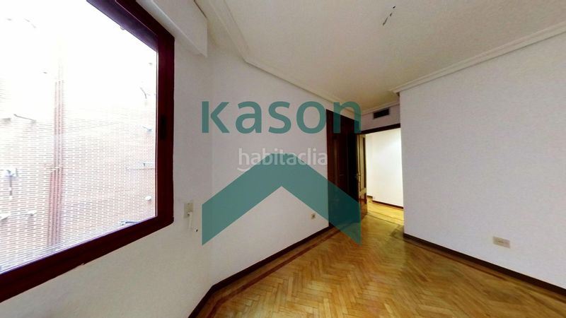 Foto 2e05f2aa-925f-4feb-ac6c-e446949097de. Pis amb calefacció piscina a Acacias Madrid