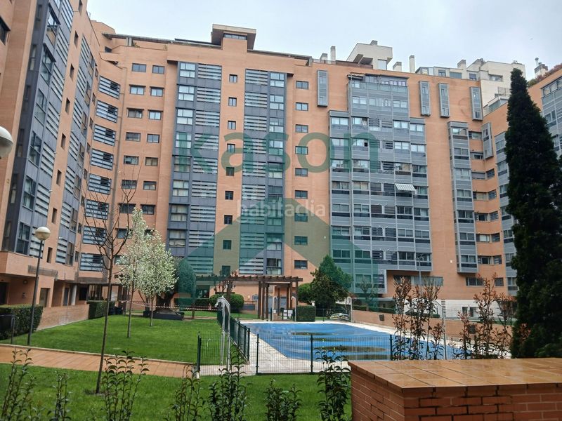 Foto 153ba2c0-eb4f-4a36-a75c-0bf1fe5a1d06. Lloguer àtic amb calefacció piscina a Legazpi Madrid