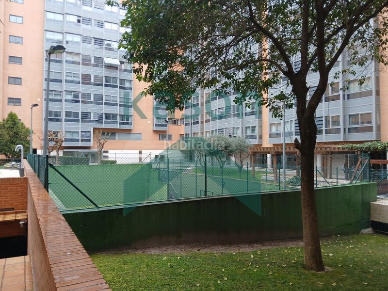 Foto a64b4621-3e77-4963-a4e1-33d4b88a129d. Lloguer àtic amb calefacció piscina a Legazpi Madrid