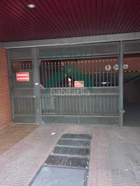 Foto bf61bbb9-c86c-49cc-8ea9-b11f739817d6. Aparcament cotxe a Acacias Madrid