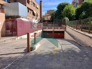 Aparcament cotxe a CAMARENA 183