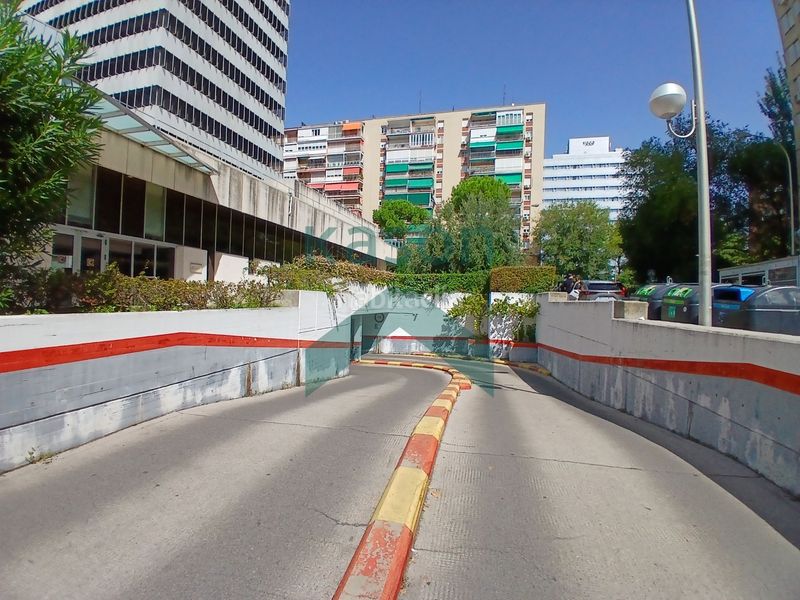 Foto 0fb6daaf-6cb6-495c-af6f-da881dbc9ad0. Aparcament cotxe a Estrella Madrid