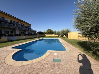 Flat  De barbens. Pis amb gran terrassa, piscina comunitària i parking a anglesola