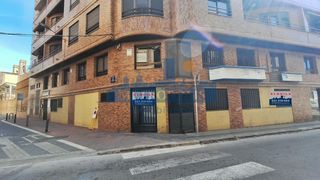 Lloguer Local Comercial  L'encarnació. Gran local en esquina