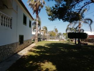 Chalet à El Marenyet. Luminosa casa en el brosquil de cullera
