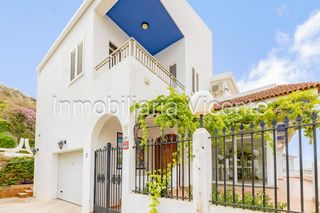 Chalet en El Faro. Exclusivo chalet independiente en cap blanc, una de las mejores