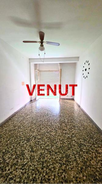 Foto 1dba3010-21b9-4b95-a396-c2490420d192. Piso  en venta, con ascensor y balcón. en Centre Prat de Llobregat (El)