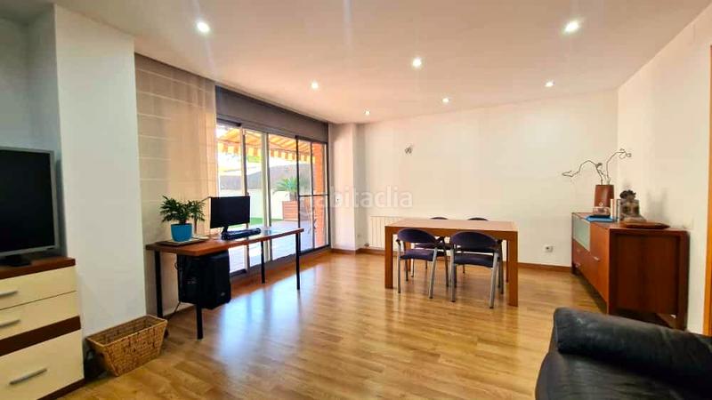 Foto 256f9aa4-c1c6-4c58-b12a-55ff89ee0722. Planta baixa amb aparcament piscina a Sagnier-Plaça de Catalunya Prat de Llobregat (El)