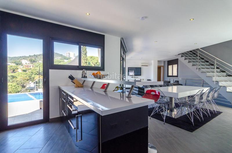 Foto 40f43970-86c0-4540-870b-f45fbb74afb8. Casa oportunidad única! villa moderna en Canyelles, con licencia turística en Lloret de Mar