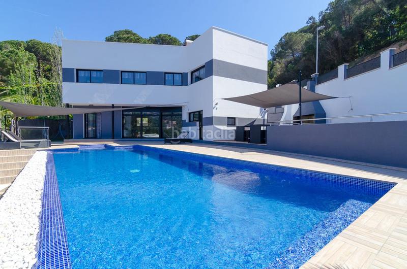 Foto 6c9aeee0-70b9-44aa-9ed1-3ad45f314a0e. Casa oportunidad única! villa moderna en Canyelles, con licencia turística en Lloret de Mar