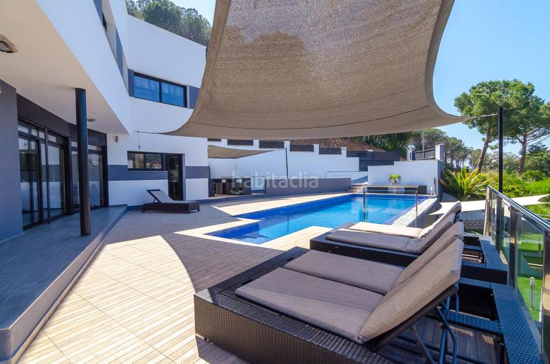 Foto ade699d3-03ab-42b0-bd48-8d5c18dfe992. Casa oportunidad única! villa moderna en Canyelles, con licencia turística en Lloret de Mar