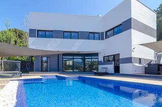 Casa a Canyelles. Oportunidad única! villa moderna en canyelles, lloret de mar con