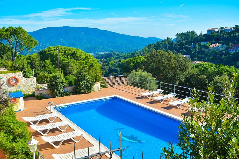 Foto 0d29bc81-b3a4-4132-b4f1-06f603d3d5ea. Casa amb calefacció aparcament piscina a Serra Brava Lloret de Mar