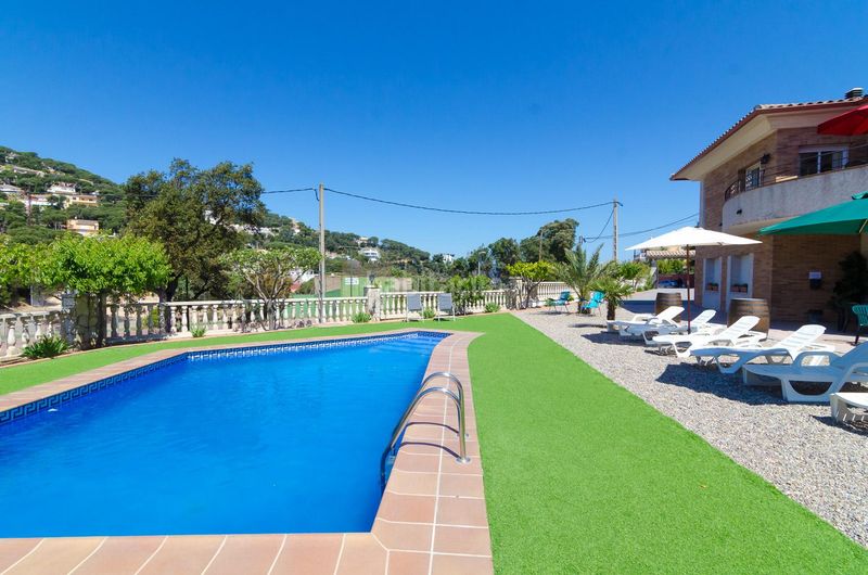 Foto 253c130c-c5ce-4552-b175-945883aad689. Casa amb aparcament piscina a Serra Brava Lloret de Mar