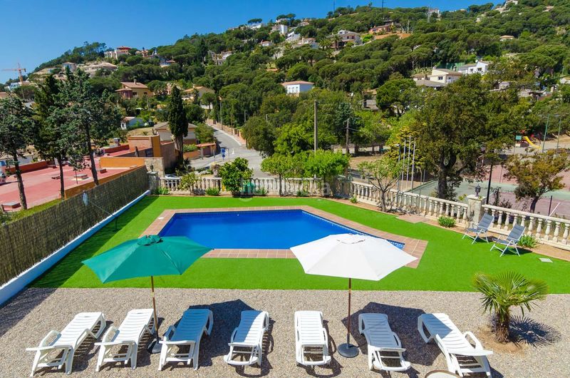 Foto 47b5c4a7-edf3-437e-a28e-ab7b06597219. Casa amb aparcament piscina a Serra Brava Lloret de Mar