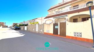 Dúplex  Calle isla del barón 23. Duplex de tres dormitorios en villa blanca la manga del mar meno