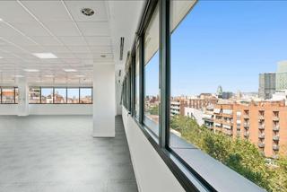 Miete Büro  Carrer de bac de roda. Oficina en 22