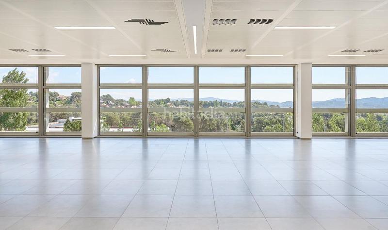 Foto ae2b828e-1cea-420b-a51d-21a2bbd79fad. Rent office space with heating parking in Volpelleres Sant Cugat del Vallès