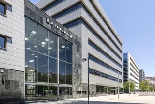Rent Office space  Calle fluvia. Oficina en 22 barcelona