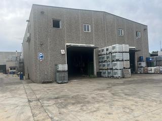Nau industrial a Santa Perpètua de Mogoda. Nave industrial aislada